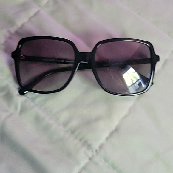 MK Sunglasses - Picture 6 of 6